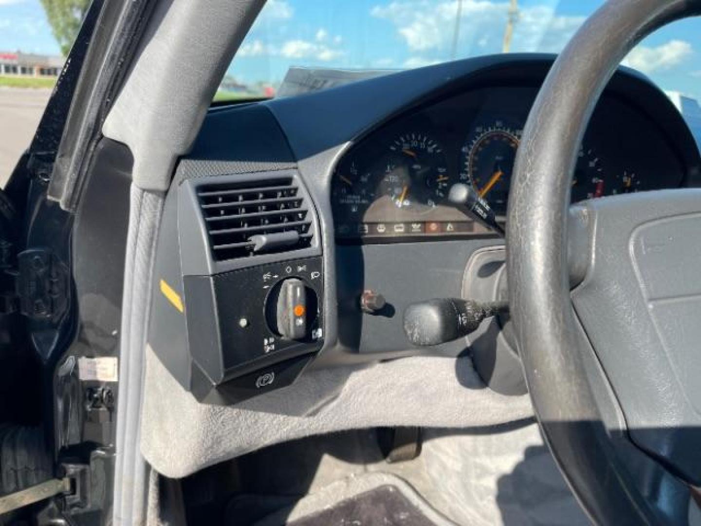 1995 Silver Mercedes-Benz SL-Class SL500 Roadster (WDBFA67E6SF) with an 5.0L V8 DOHC 32V engine, 4-Speed Automatic transmission, located at 3301 W Hwy 13, Burnsville, MN, 55337, (952) 460-3200, 44.775333, -93.320808 - Photo#9