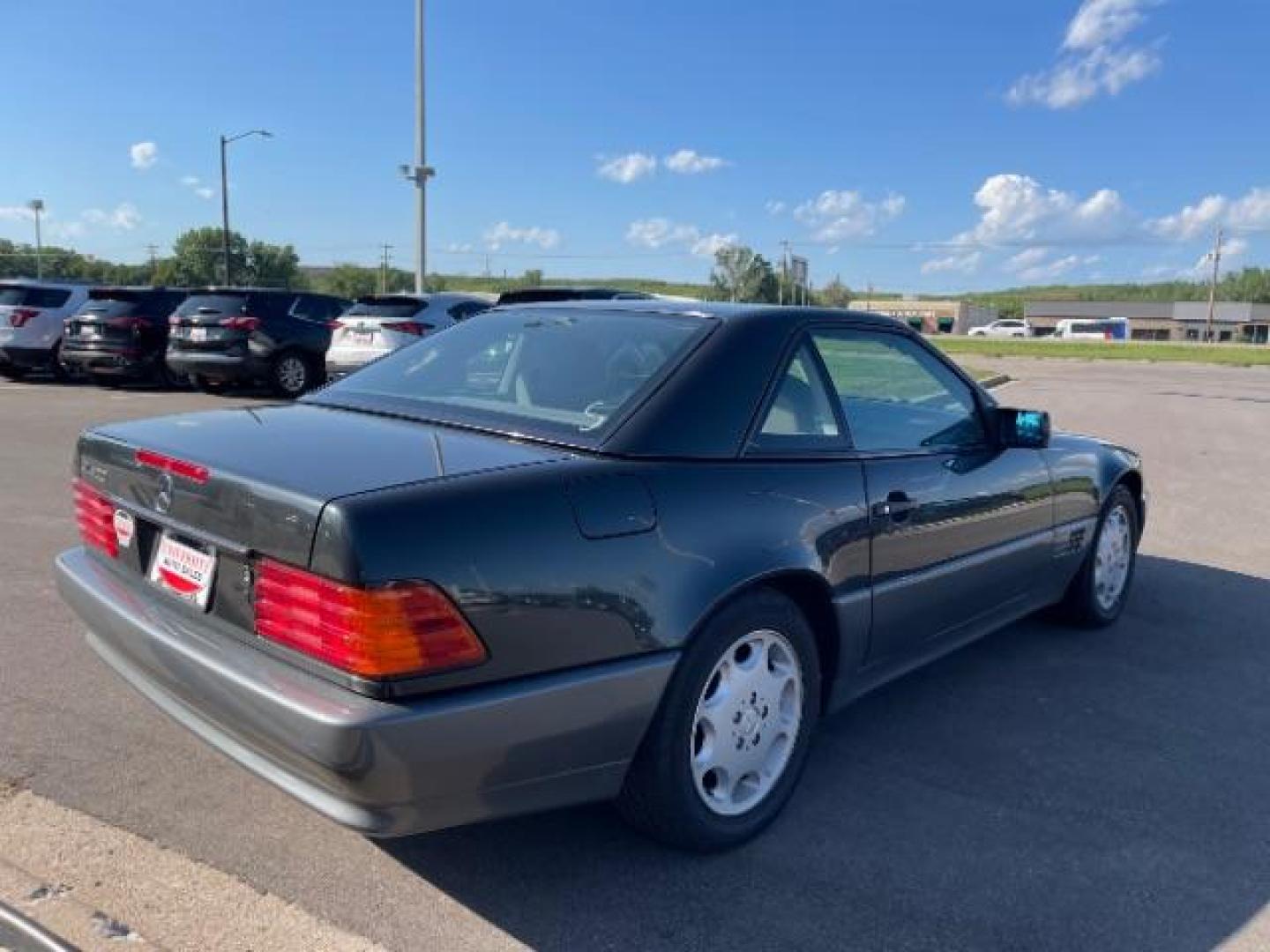 1995 Silver Mercedes-Benz SL-Class SL500 Roadster (WDBFA67E6SF) with an 5.0L V8 DOHC 32V engine, 4-Speed Automatic transmission, located at 3301 W Hwy 13, Burnsville, MN, 55337, (952) 460-3200, 44.775333, -93.320808 - Photo#4