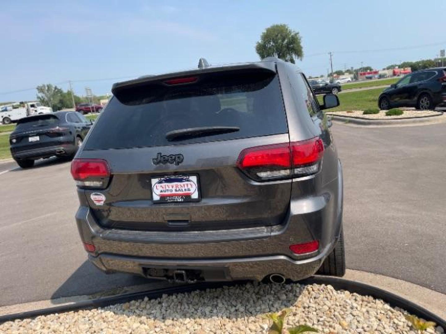 2019 Billet Silver Metallic Clear Coat Jeep Grand Cherokee Laredo 4WD (1C4RJFAG6KC) with an 3.6L V6 DOHC 24V engine, 8-Speed Automatic transmission, located at 745 S Robert St, St. Paul, MN, 55107, (651) 222-2991, 44.923389, -93.081215 - Photo#4