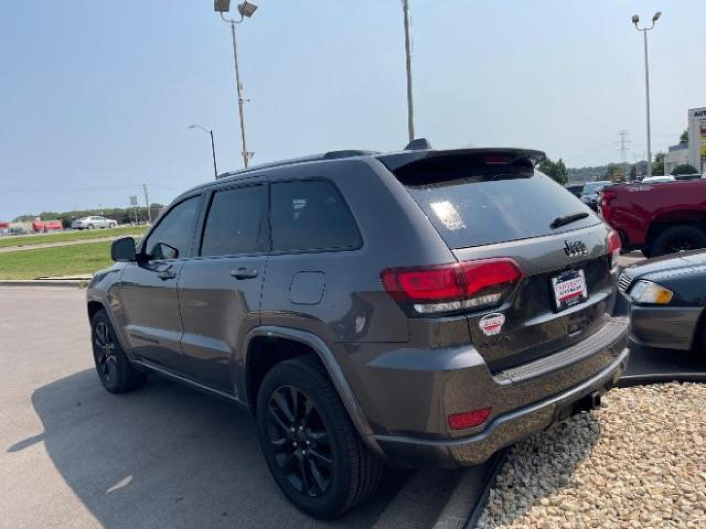 2019 Billet Silver Metallic Clear Coat Jeep Grand Cherokee Laredo 4WD (1C4RJFAG6KC) with an 3.6L V6 DOHC 24V engine, 8-Speed Automatic transmission, located at 745 S Robert St, St. Paul, MN, 55107, (651) 222-2991, 44.923389, -93.081215 - Photo#5