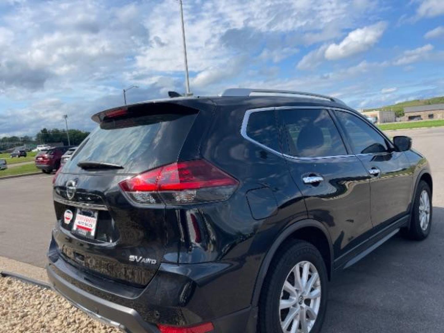 2019 Magnetic Black Pearl Nissan Rogue SV AWD (JN8AT2MV6KW) with an 2.5L L4 DOHC 16V engine, Continuously Variable Transmission transmission, located at 3301 W Hwy 13, Burnsville, MN, 55337, (952) 460-3200, 44.775333, -93.320808 - Photo#3