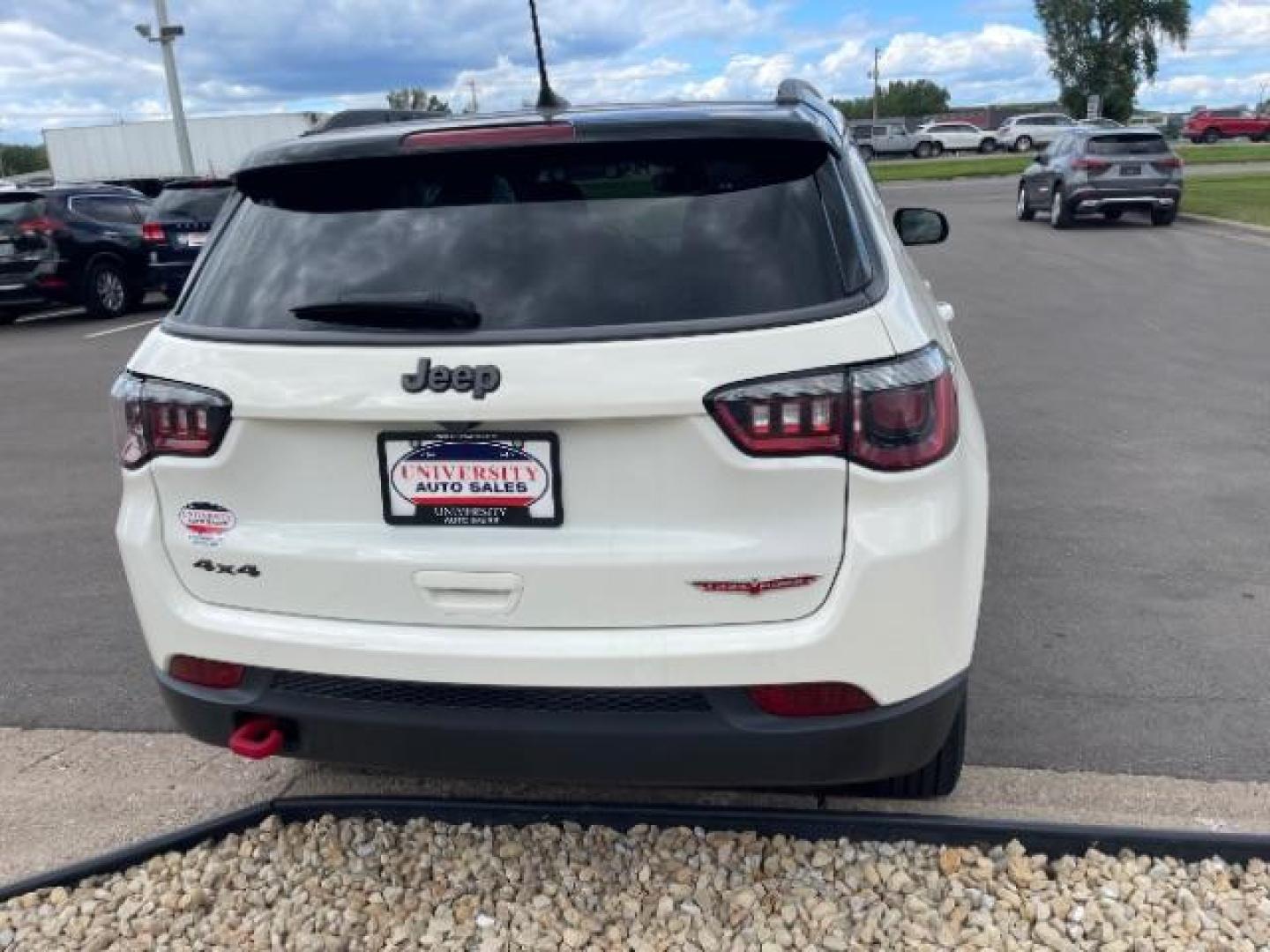 2018 White Clear Coat/Black Clear Coat Jeep Compass Trailhawk 4WD (3C4NJDDBXJT) with an 2.4L L4 DOHC 16V engine, 9-Speed Automatic transmission, located at 745 S Robert St, St. Paul, MN, 55107, (651) 222-2991, 44.923389, -93.081215 - Photo#4