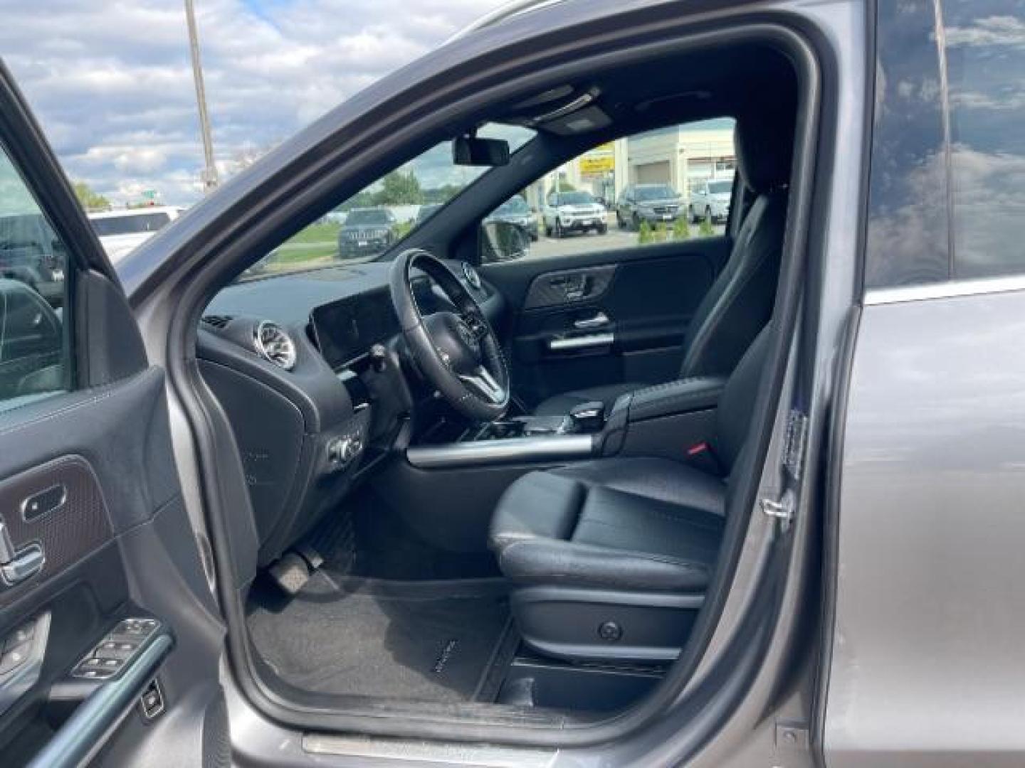 2021 Mercedes-Benz GLA-Class GLA250 4MATIC (W1N4N4HB6MJ) with an 2.0L L4 DOHC 16V TURBO engine, 8-Speed Automatic transmission, located at 745 S Robert St, St. Paul, MN, 55107, (651) 222-2991, 44.923389, -93.081215 - Photo#19