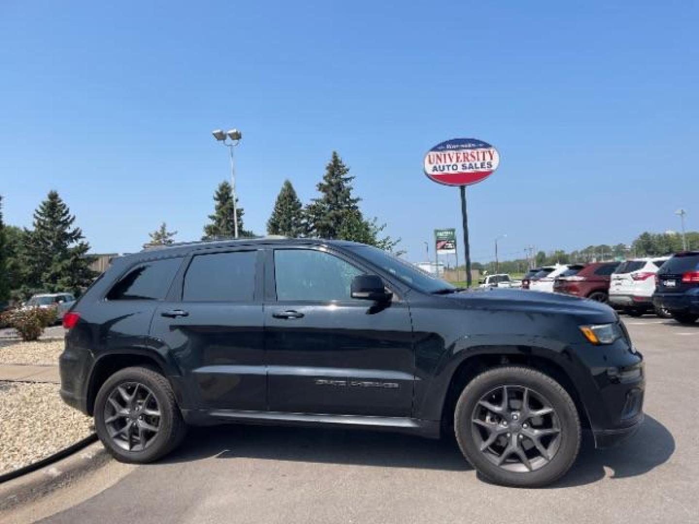 2019 Diamond Black Crystal Pearl Coat Jeep Grand Cherokee Limited 4WD (1C4RJFBG0KC) with an 3.6L V6 DOHC 24V engine, 8-Speed Automatic transmission, located at 745 S Robert St, St. Paul, MN, 55107, (651) 222-2991, 44.923389, -93.081215 - Photo#2