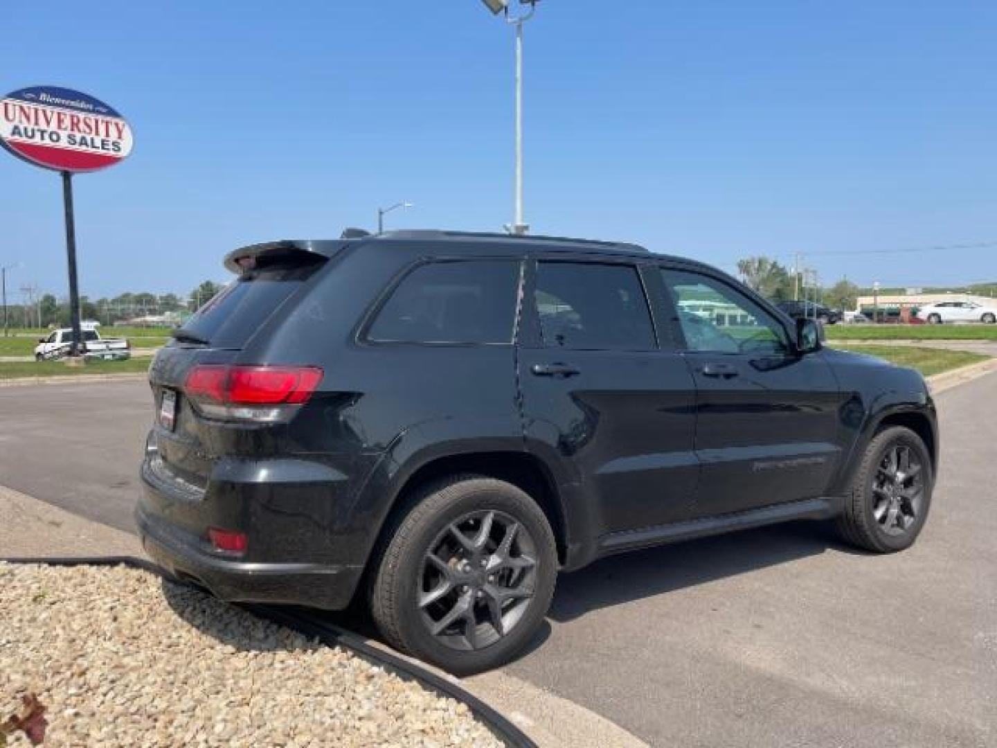 2019 Diamond Black Crystal Pearl Coat Jeep Grand Cherokee Limited 4WD (1C4RJFBG0KC) with an 3.6L V6 DOHC 24V engine, 8-Speed Automatic transmission, located at 745 S Robert St, St. Paul, MN, 55107, (651) 222-2991, 44.923389, -93.081215 - Photo#3