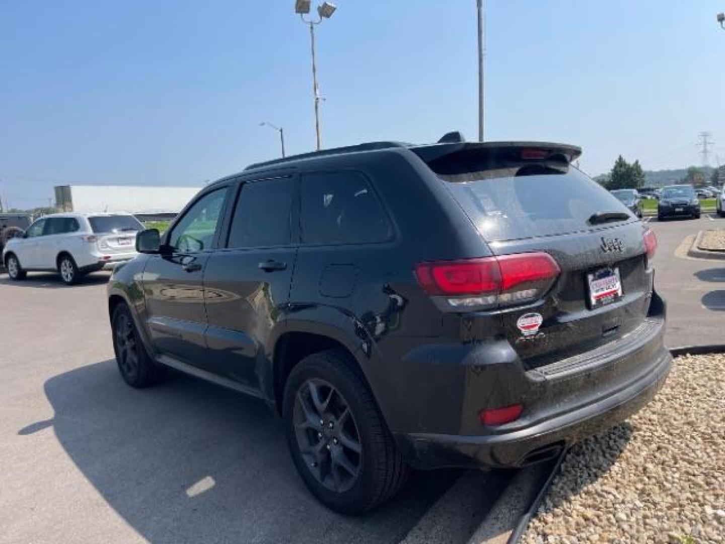 2019 Diamond Black Crystal Pearl Coat Jeep Grand Cherokee Limited 4WD (1C4RJFBG0KC) with an 3.6L V6 DOHC 24V engine, 8-Speed Automatic transmission, located at 745 S Robert St, St. Paul, MN, 55107, (651) 222-2991, 44.923389, -93.081215 - Photo#5