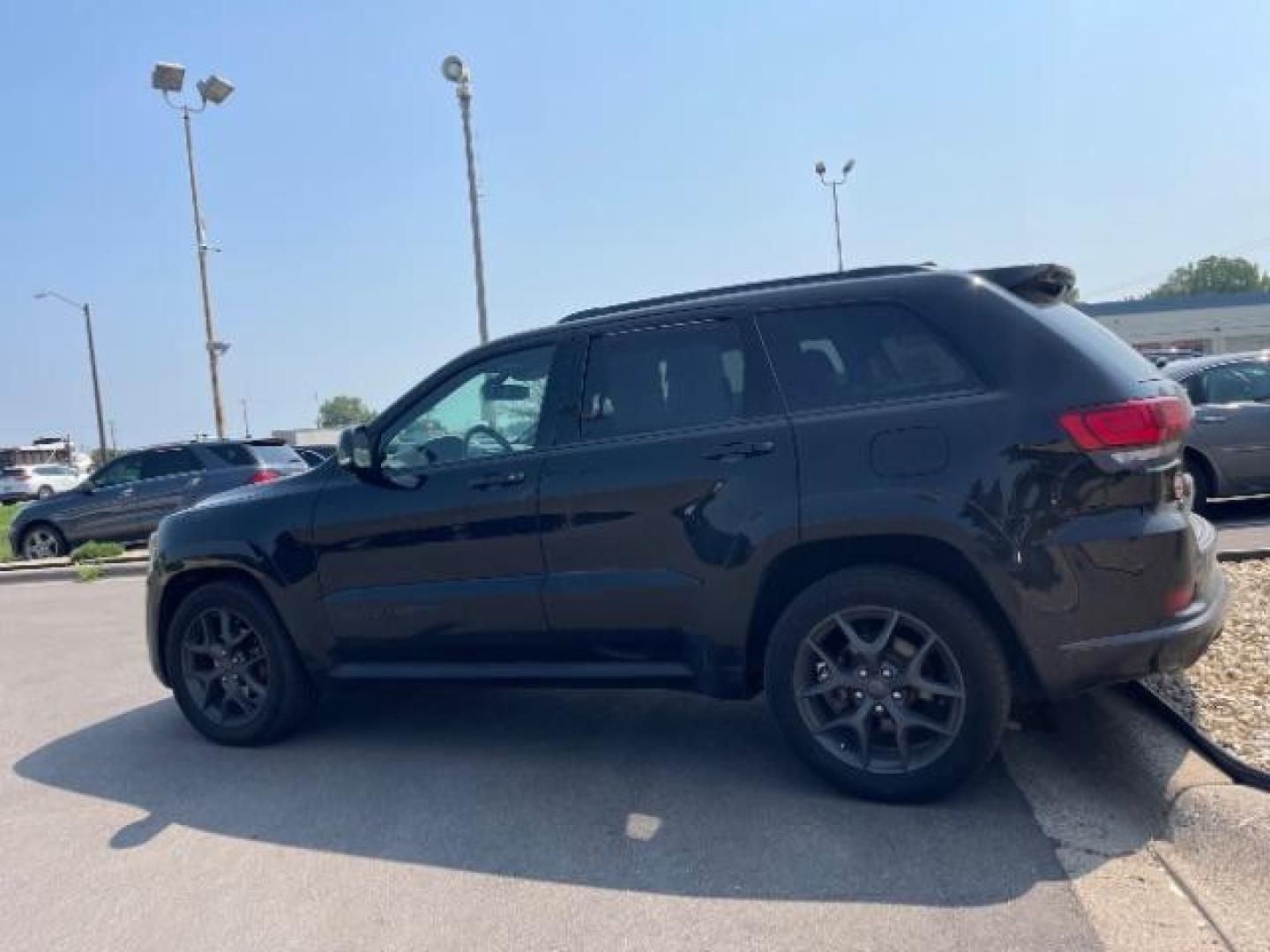 2019 Diamond Black Crystal Pearl Coat Jeep Grand Cherokee Limited 4WD (1C4RJFBG0KC) with an 3.6L V6 DOHC 24V engine, 8-Speed Automatic transmission, located at 745 S Robert St, St. Paul, MN, 55107, (651) 222-2991, 44.923389, -93.081215 - Photo#6