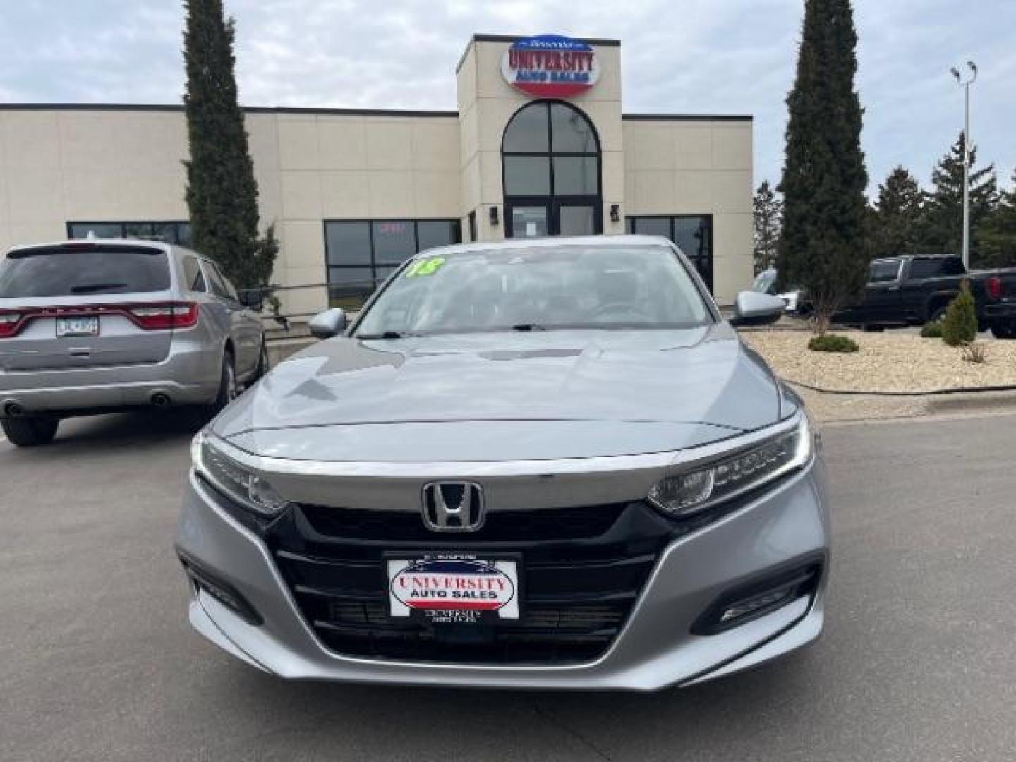 2018 Lunar Silver Metallic Honda Accord EX-L 2.0T 10A (1HGCV2F5XJA) with an 2.0L L4 DOHC 16V TURBO engine, 10-Speed Automatic transmission, located at 745 S Robert St, St. Paul, MN, 55107, (651) 222-2991, 44.923389, -93.081215 - Photo#9