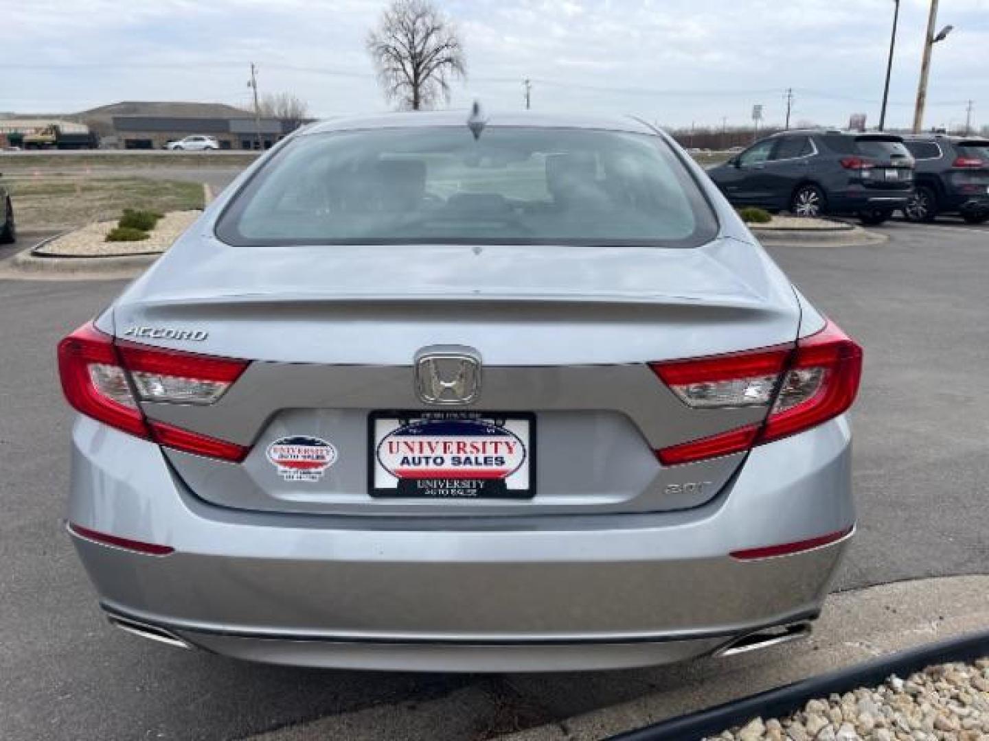 2018 Lunar Silver Metallic Honda Accord EX-L 2.0T 10A (1HGCV2F5XJA) with an 2.0L L4 DOHC 16V TURBO engine, 10-Speed Automatic transmission, located at 745 S Robert St, St. Paul, MN, 55107, (651) 222-2991, 44.923389, -93.081215 - Photo#3