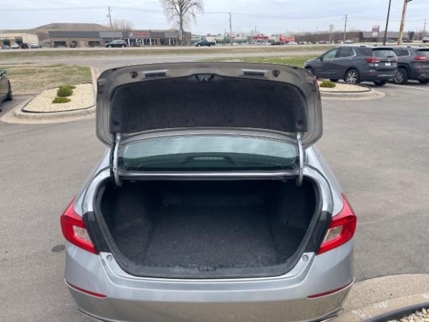 2018 Lunar Silver Metallic Honda Accord EX-L 2.0T 10A (1HGCV2F5XJA) with an 2.0L L4 DOHC 16V TURBO engine, 10-Speed Automatic transmission, located at 745 S Robert St, St. Paul, MN, 55107, (651) 222-2991, 44.923389, -93.081215 - Photo#4