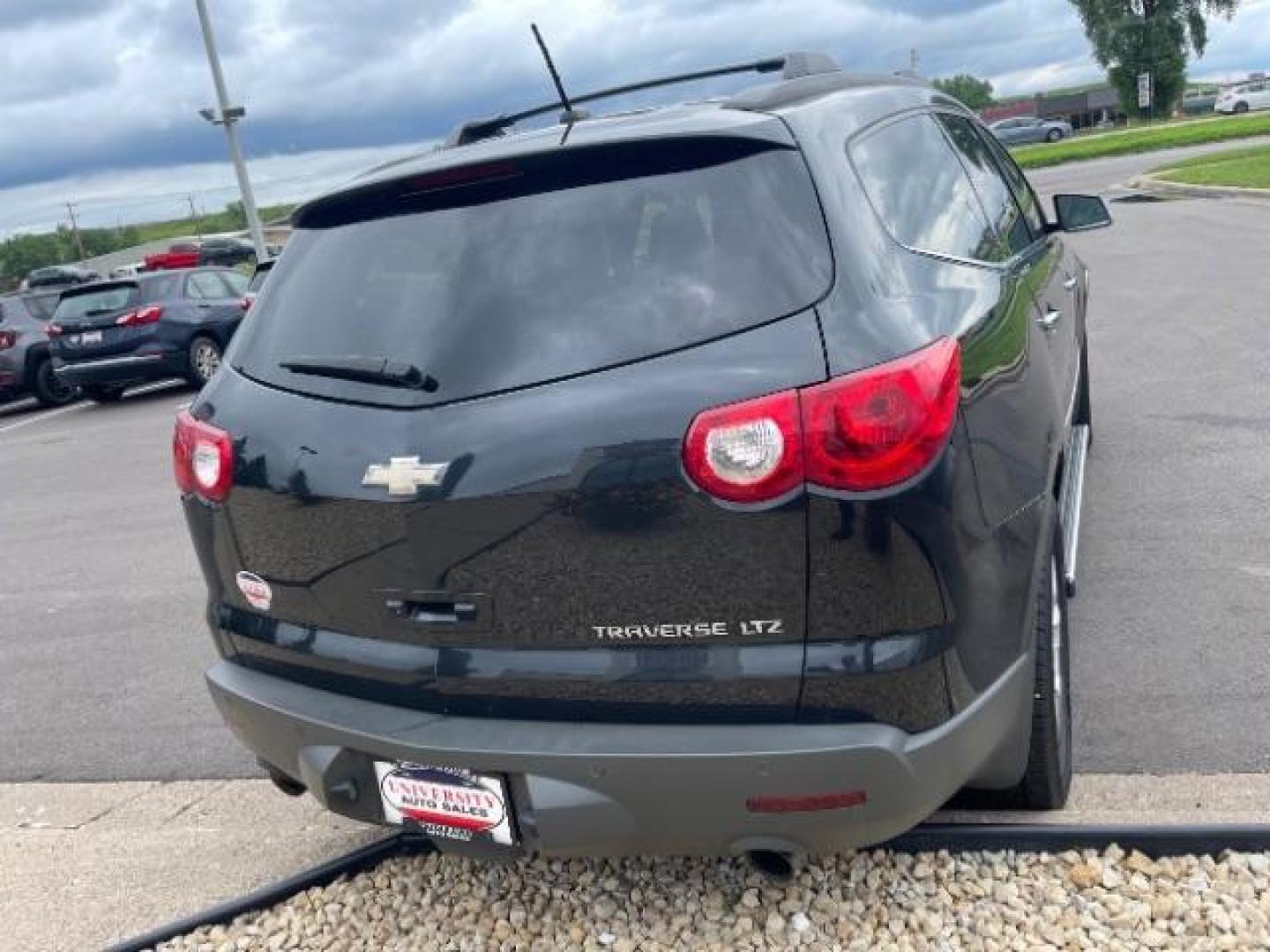 2012 Black Granite Metallic Chevrolet Traverse LTZ FWD (1GNKRLED8CJ) with an 3.6L V6 DOHC 24V engine, 6-Speed Automatic transmission, located at 745 S Robert St, St. Paul, MN, 55107, (651) 222-2991, 44.923389, -93.081215 - Photo#4