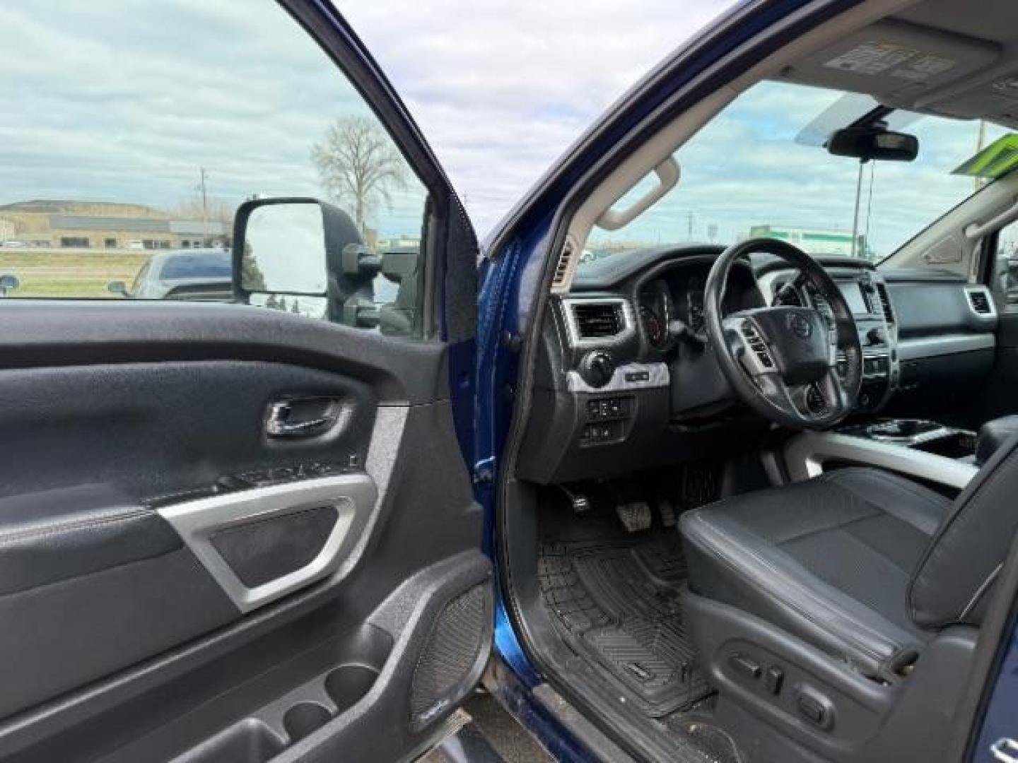 2017 Deep Blue Pearl Nissan Titan PRO-4X Crew Cab 4WD (1N6AA1E58HN) with an 5.6L V8 DOHC 32V engine, 6-Speed Automatic transmission, located at 3301 W Hwy 13, Burnsville, MN, 55337, (952) 460-3200, 44.775333, -93.320808 - Photo#15
