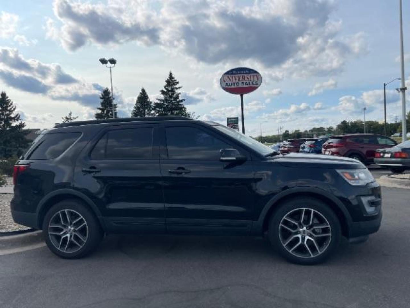 2017 Shadow Black Ford Explorer Sport 4WD (1FM5K8GT4HG) with an 3.5L V6 DOHC 24V engine, 6-Speed Automatic transmission, located at 745 S Robert St, St. Paul, MN, 55107, (651) 222-2991, 44.923389, -93.081215 - Photo#3