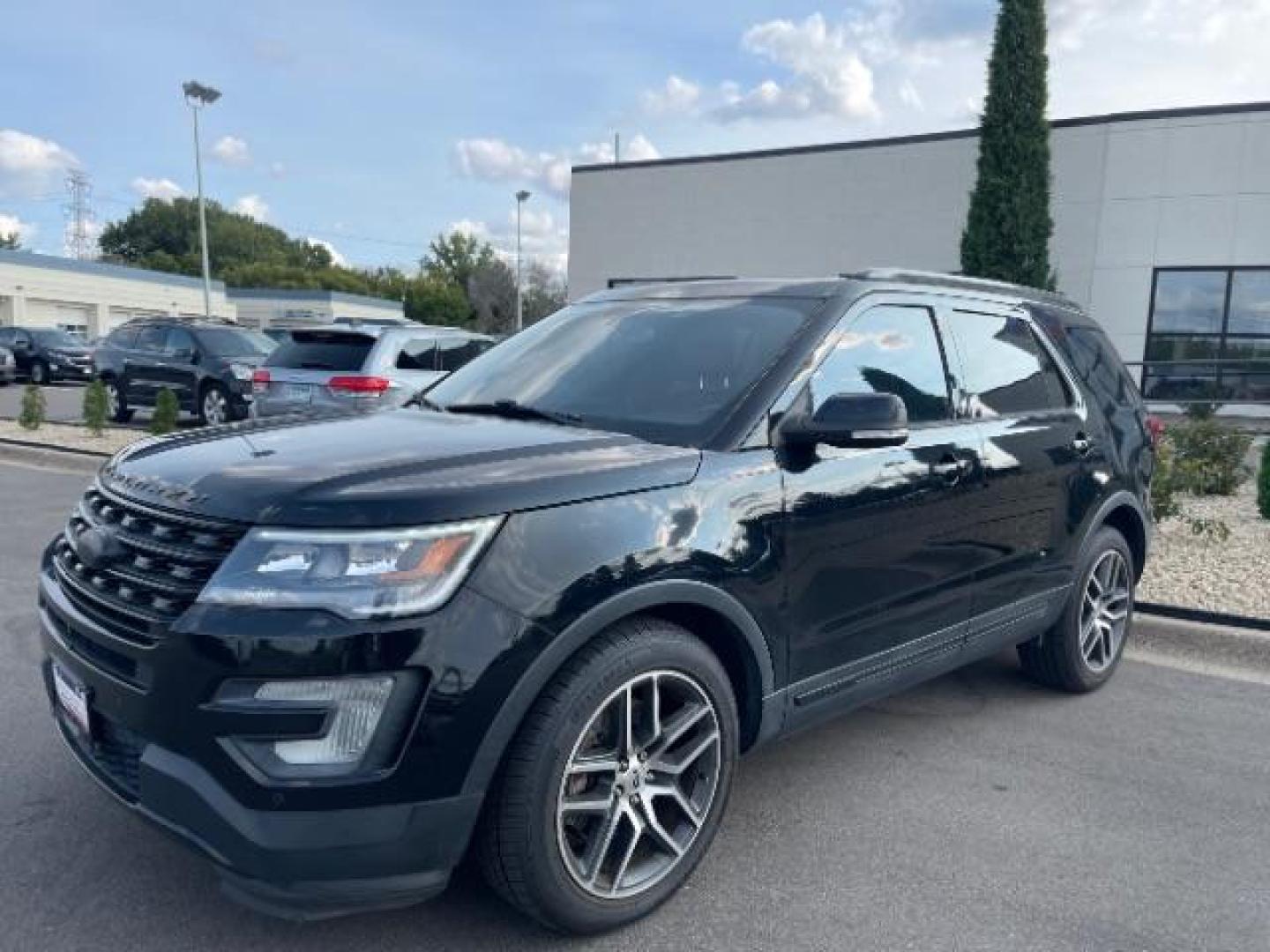 2017 Shadow Black Ford Explorer Sport 4WD (1FM5K8GT4HG) with an 3.5L V6 DOHC 24V engine, 6-Speed Automatic transmission, located at 745 S Robert St, St. Paul, MN, 55107, (651) 222-2991, 44.923389, -93.081215 - Photo#8