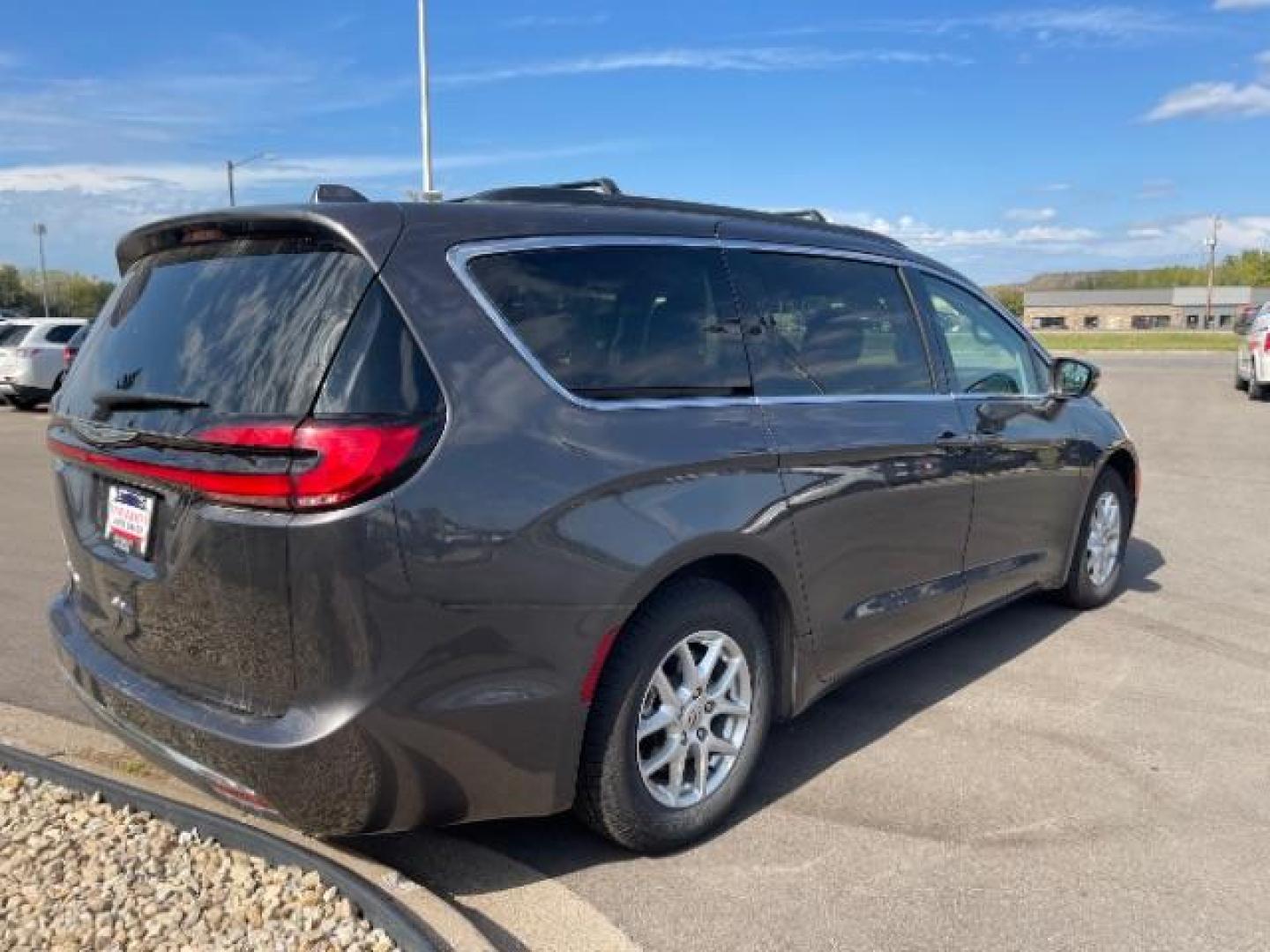 2022 Granite Crystal Metallic Clear Coat Chrysler Pacifica Touring-L (2C4RC1BG0NR) with an 3.6L V6 DOHC 24V engine, 9-Speed Automatic transmission, located at 3301 W Hwy 13, Burnsville, MN, 55337, (952) 460-3200, 44.775333, -93.320808 - Photo#3