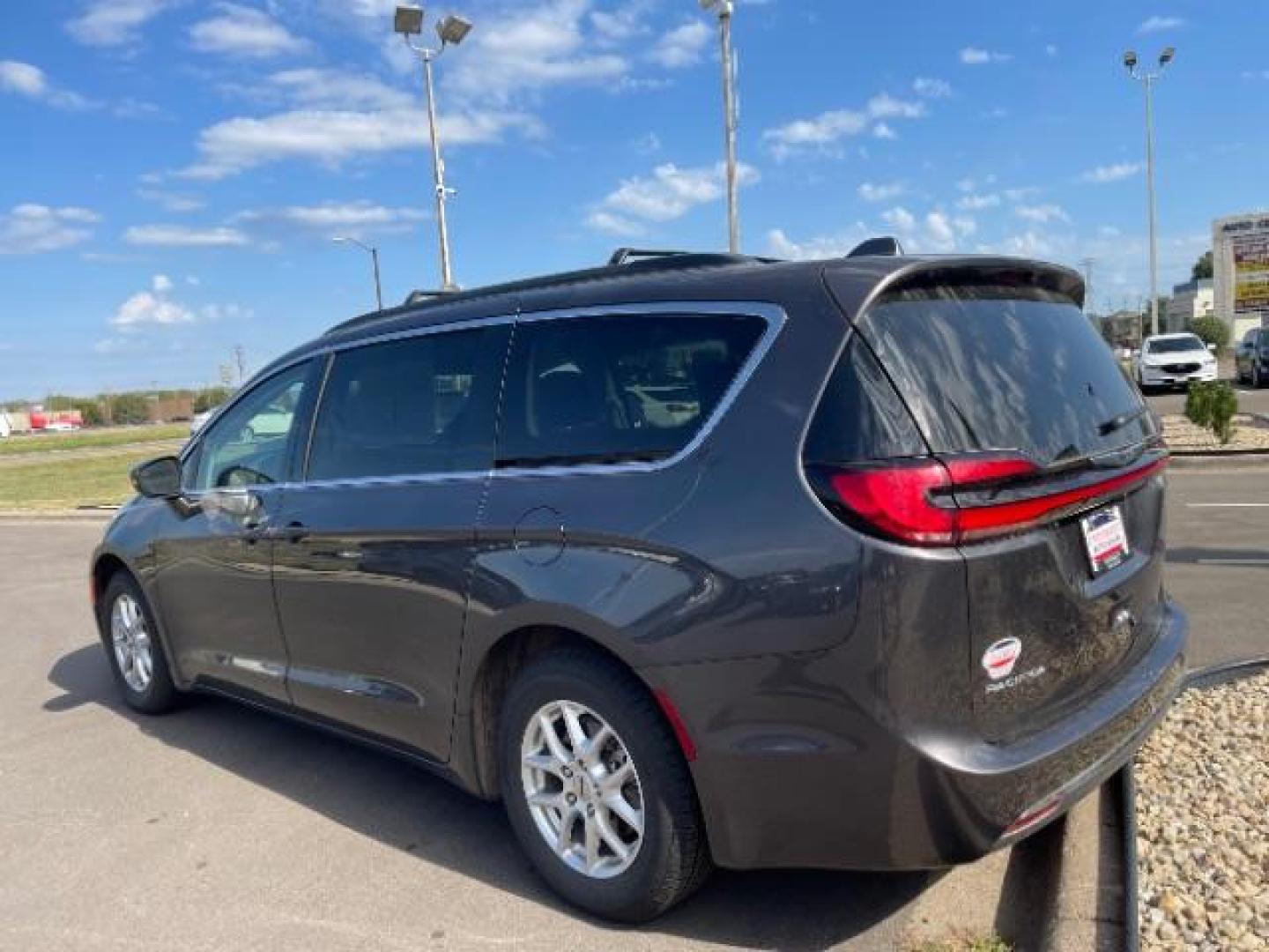 2022 Granite Crystal Metallic Clear Coat Chrysler Pacifica Touring-L (2C4RC1BG0NR) with an 3.6L V6 DOHC 24V engine, 9-Speed Automatic transmission, located at 3301 W Hwy 13, Burnsville, MN, 55337, (952) 460-3200, 44.775333, -93.320808 - Photo#5