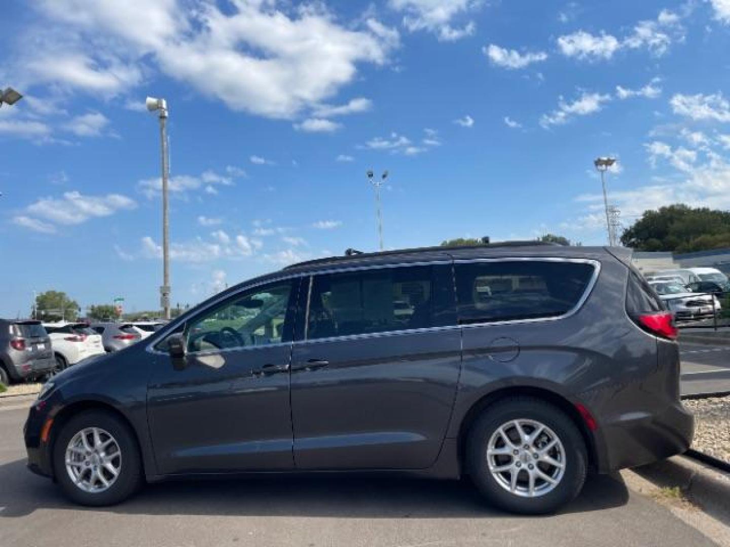 2022 Granite Crystal Metallic Clear Coat Chrysler Pacifica Touring-L (2C4RC1BG0NR) with an 3.6L V6 DOHC 24V engine, 9-Speed Automatic transmission, located at 3301 W Hwy 13, Burnsville, MN, 55337, (952) 460-3200, 44.775333, -93.320808 - Photo#6