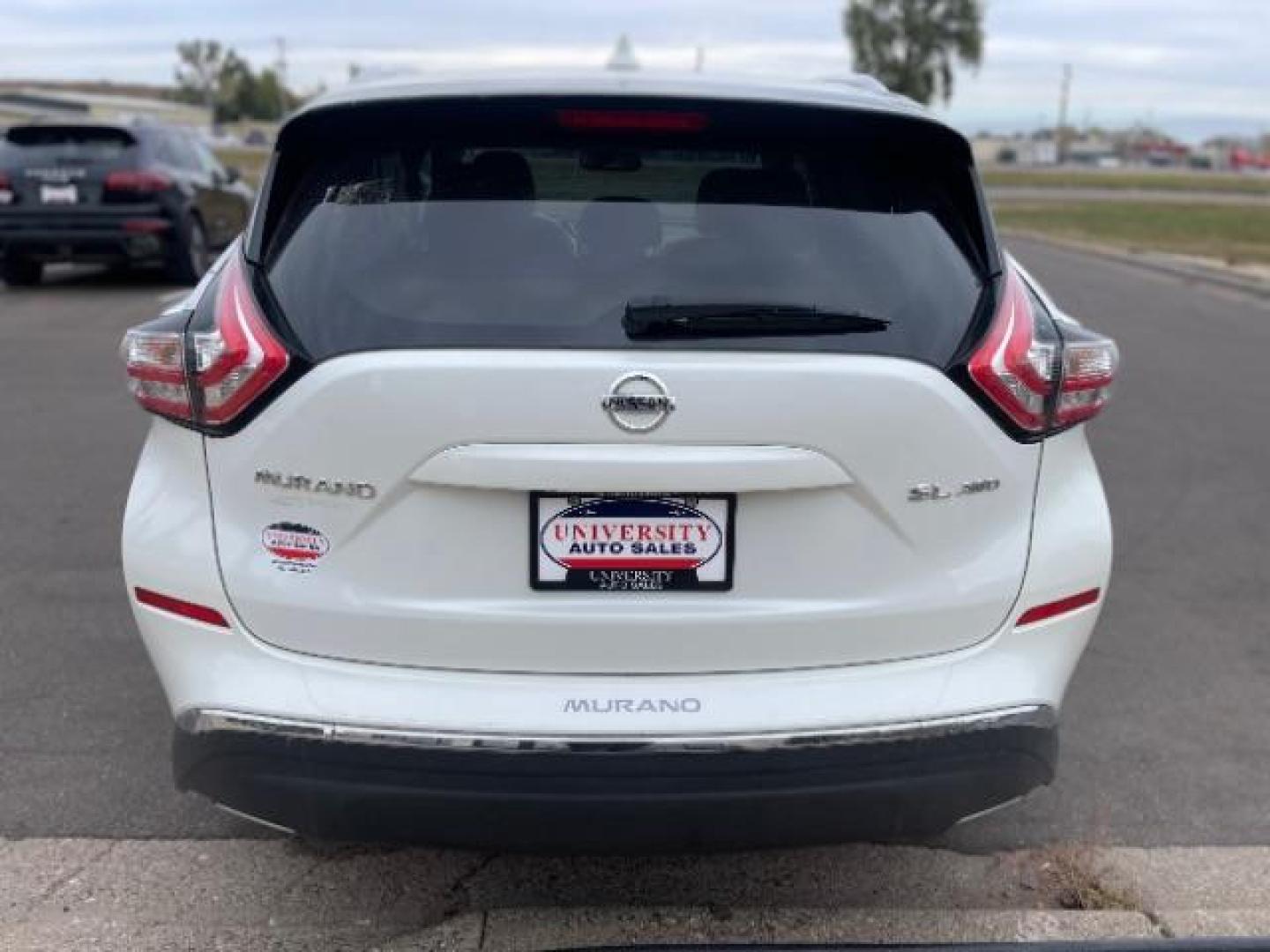 2017 Pearl White Nissan Murano SL AWD (5N1AZ2MH5HN) with an 3.5L V6 DOHC 24V engine, Continuously Variable Transmission transmission, located at 3301 W Hwy 13, Burnsville, MN, 55337, (952) 460-3200, 44.775333, -93.320808 - Photo#4