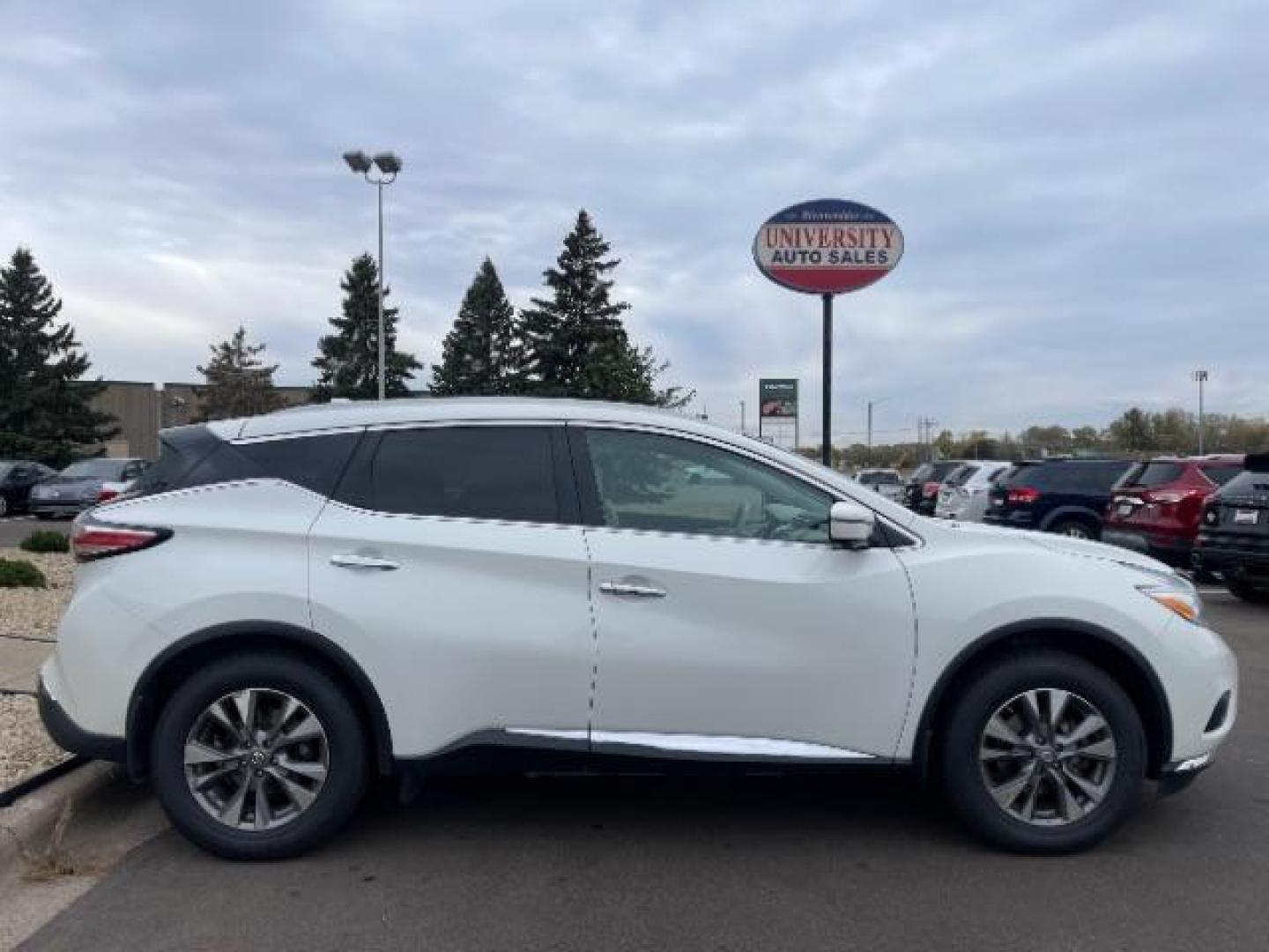 2017 Pearl White Nissan Murano SL AWD (5N1AZ2MH5HN) with an 3.5L V6 DOHC 24V engine, Continuously Variable Transmission transmission, located at 3301 W Hwy 13, Burnsville, MN, 55337, (952) 460-3200, 44.775333, -93.320808 - Photo#8