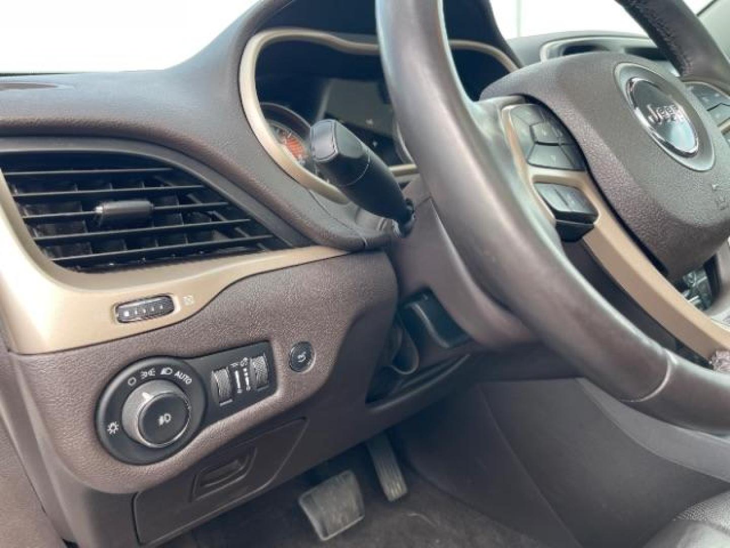 2018 Bright White Clear Coat Jeep Cherokee Trailhawk 4WD (1C4PJMBX3JD) with an 3.2L V6 DOHC 24V engine, 9-Speed Automatic transmission, located at 3301 W Hwy 13, Burnsville, MN, 55337, (952) 460-3200, 44.775333, -93.320808 - Photo#21