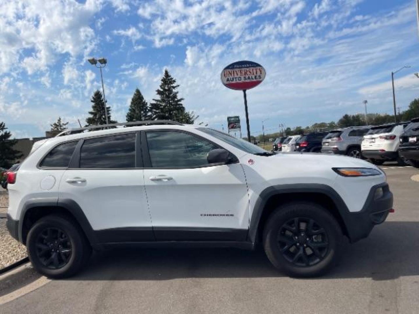 2018 Bright White Clear Coat Jeep Cherokee Trailhawk 4WD (1C4PJMBX3JD) with an 3.2L V6 DOHC 24V engine, 9-Speed Automatic transmission, located at 3301 W Hwy 13, Burnsville, MN, 55337, (952) 460-3200, 44.775333, -93.320808 - Photo#2