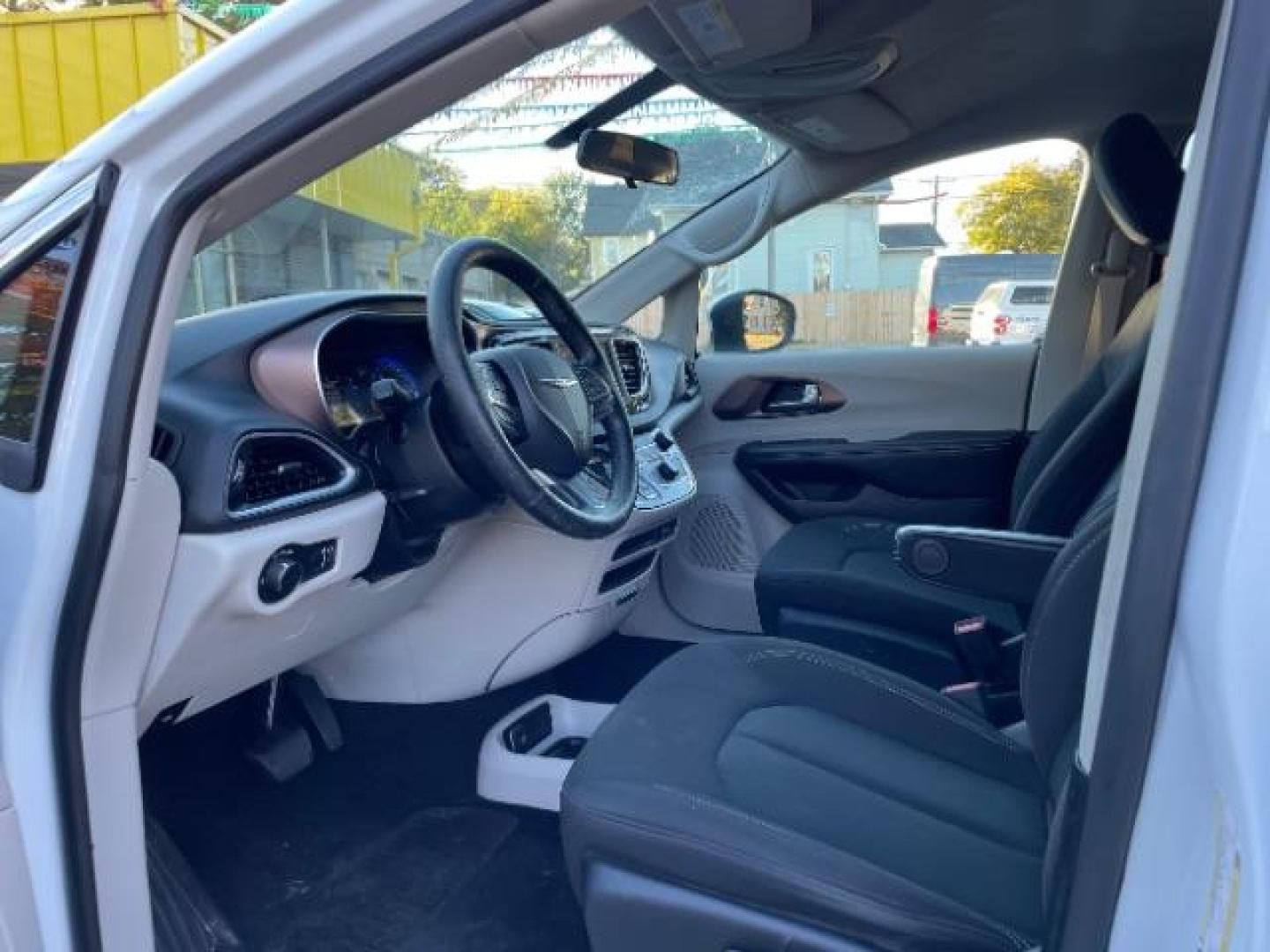 2020 Bright White Clear Coat Chrysler Voyager L (2C4RC1AGXLR) with an 3.6L V6 DOHC 24V engine, 9-Speed Automatic transmission, located at 745 S Robert St, St. Paul, MN, 55107, (651) 222-2991, 44.923389, -93.081215 - Photo#4