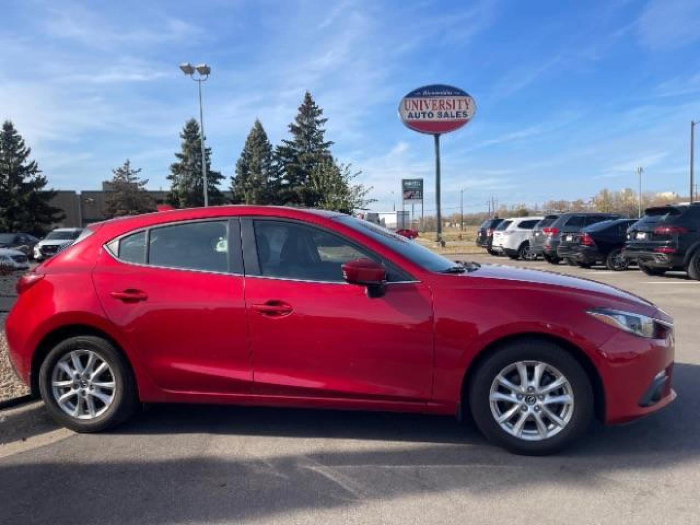 2016 Mazda MAZDA3 i SE AT 5-Door (JM1BM1N75G1) with an 2.0L L4 DOHC 16V engine, 6-Speed Automatic transmission, located at 3301 W Hwy 13, Burnsville, MN, 55337, (952) 460-3200, 44.775333, -93.320808 - Photo#3