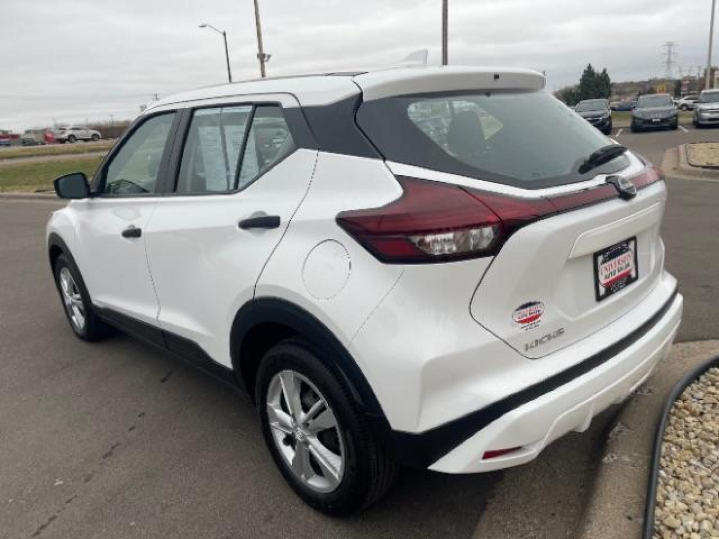 2022 White Nissan Kicks S (3N1CP5BV1NL) with an 1.6L L4 engine, Continuously Variable Transmission transmission, located at 745 S Robert St, St. Paul, MN, 55107, (651) 222-2991, 44.923389, -93.081215 - Photo#5