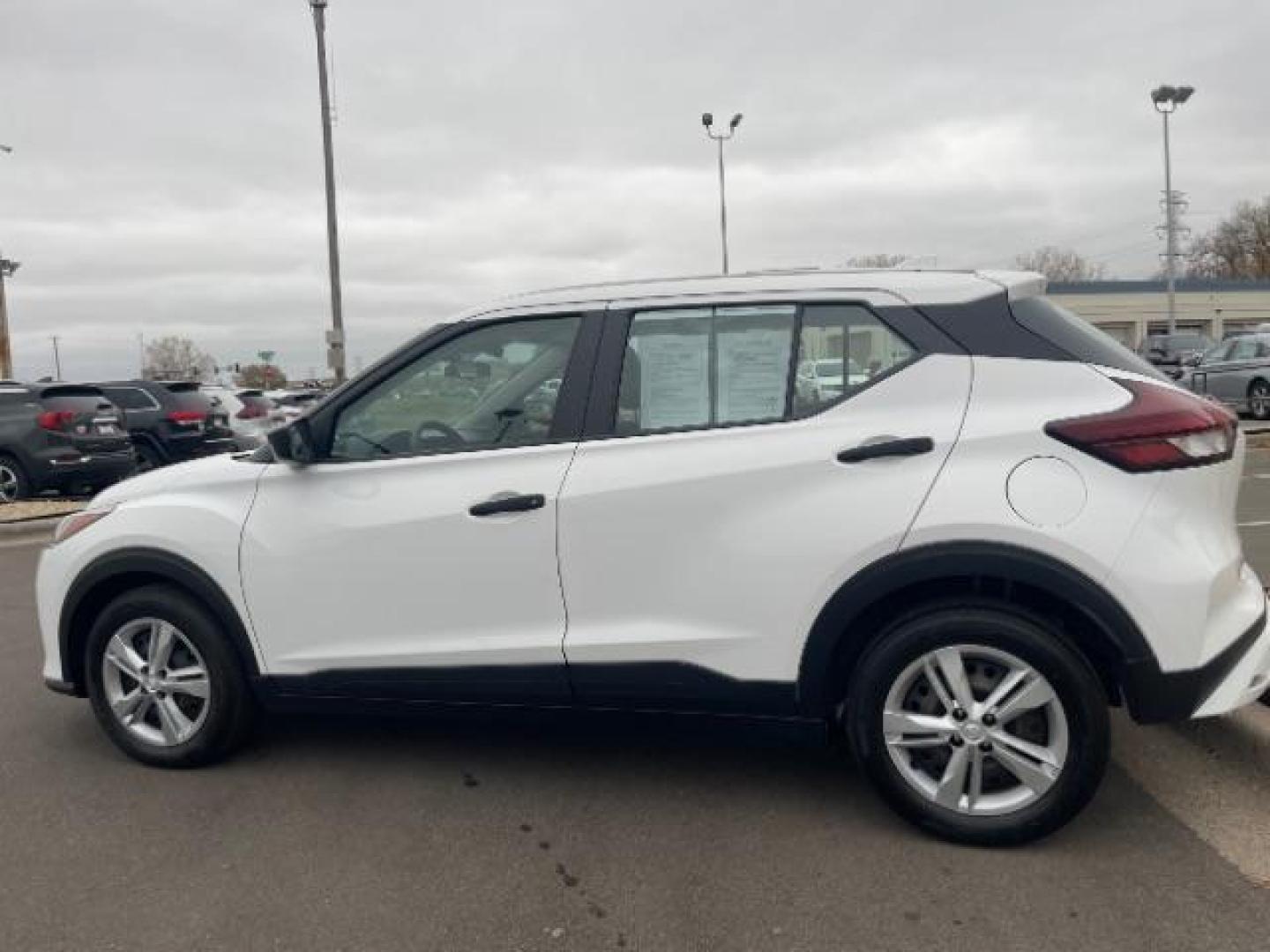 2022 White Nissan Kicks S (3N1CP5BV1NL) with an 1.6L L4 engine, Continuously Variable Transmission transmission, located at 745 S Robert St, St. Paul, MN, 55107, (651) 222-2991, 44.923389, -93.081215 - Photo#6