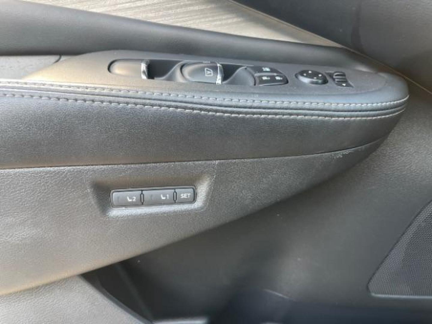 2016 Magnetic Black Nissan Murano Platinum AWD (5N1AZ2MH1GN) with an 3.5L V6 DOHC 24V engine, Continuously Variable Transmission transmission, located at 3301 W Hwy 13, Burnsville, MN, 55337, (952) 460-3200, 44.775333, -93.320808 - Photo#19