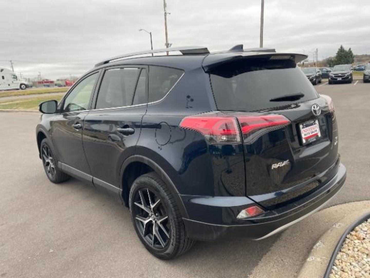 2018 Electric Storm Blue Toyota RAV4 SE 4WD (JTMJFREV3JJ) with an 2.5L L4 DOHC 16V engine, 6-Speed Automatic transmission, located at 745 S Robert St, St. Paul, MN, 55107, (651) 222-2991, 44.923389, -93.081215 - Photo#5