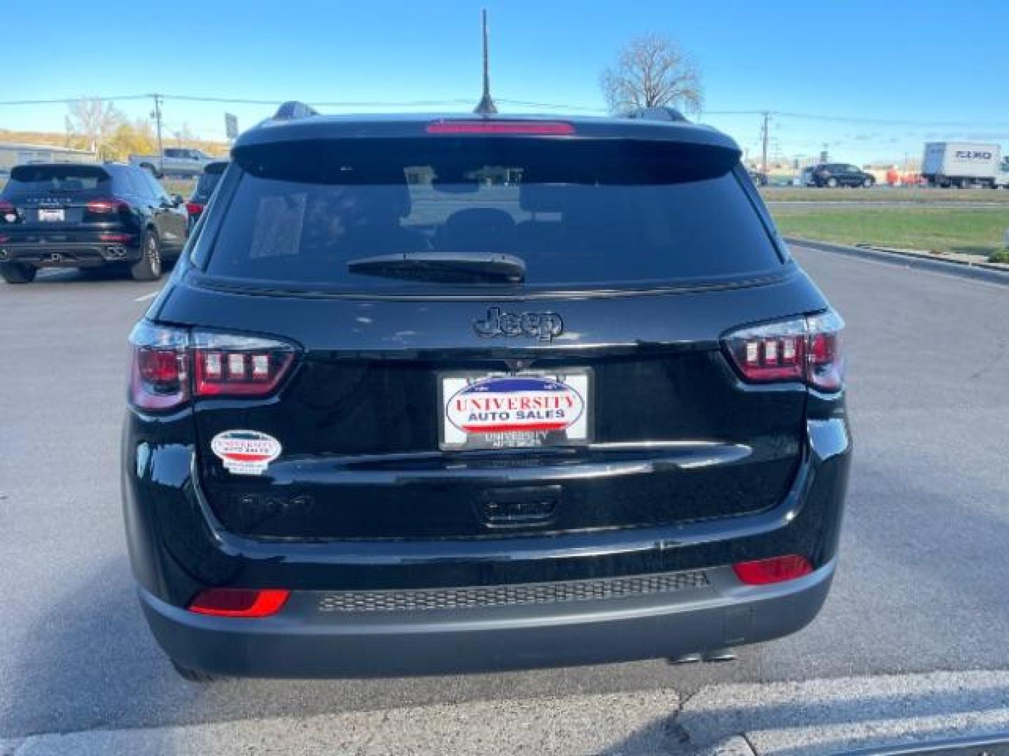 2022 Diamond Black Crystal Pearl Coat Jeep Compass Latitude 4WD (3C4NJDBB2NT) with an 2.4L L4 DOHC 16V engine, located at 3301 W Hwy 13, Burnsville, MN, 55337, (952) 460-3200, 44.775333, -93.320808 - Photo#4