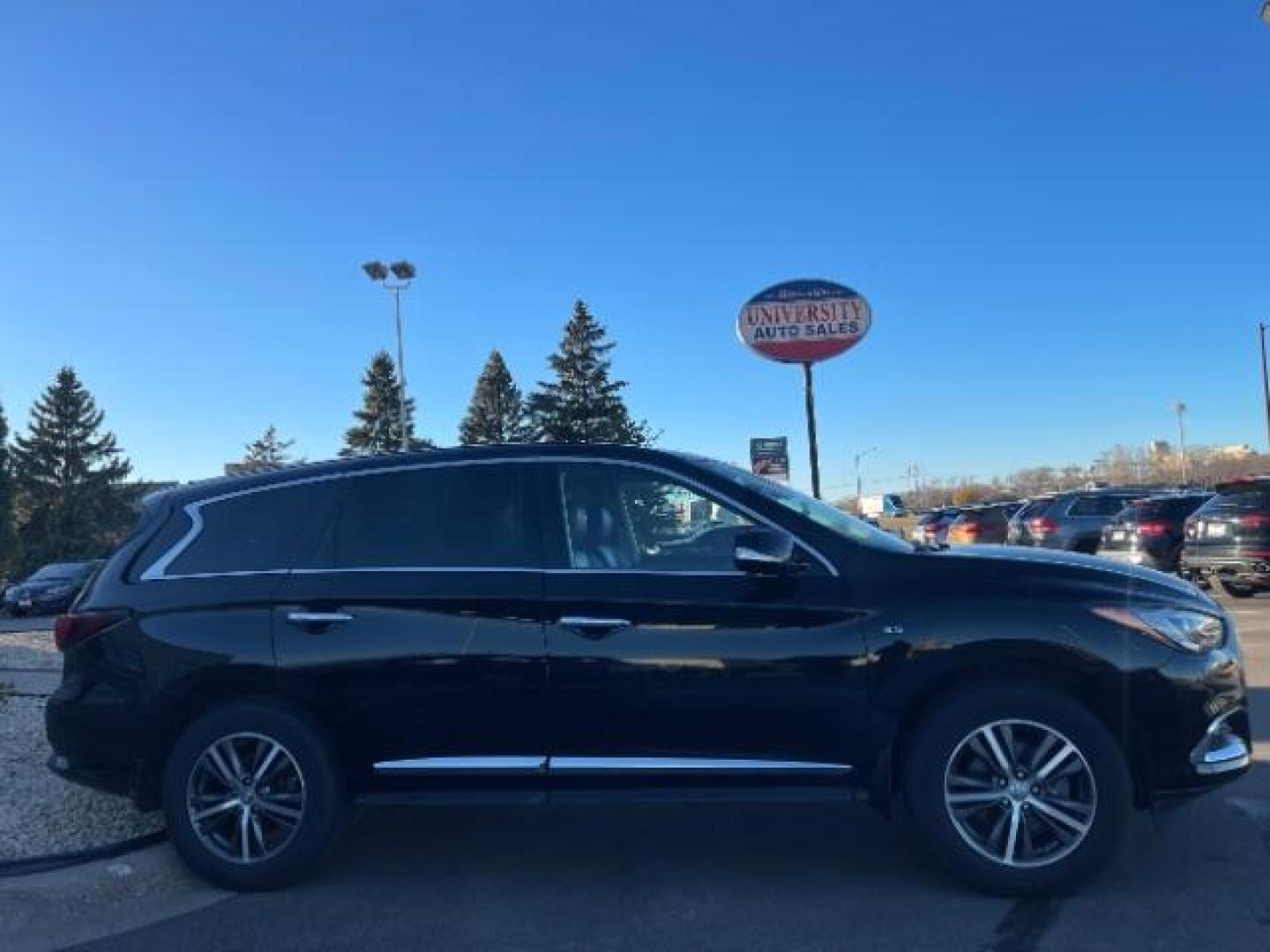 2019 Black Obsidian Infiniti QX60 PURE AWD (5N1DL0MM5KC) with an 3.5L V6 DOHC 24V engine, Continuously Variable Transmission transmission, located at 3301 W Hwy 13, Burnsville, MN, 55337, (952) 460-3200, 44.775333, -93.320808 - Photo#4