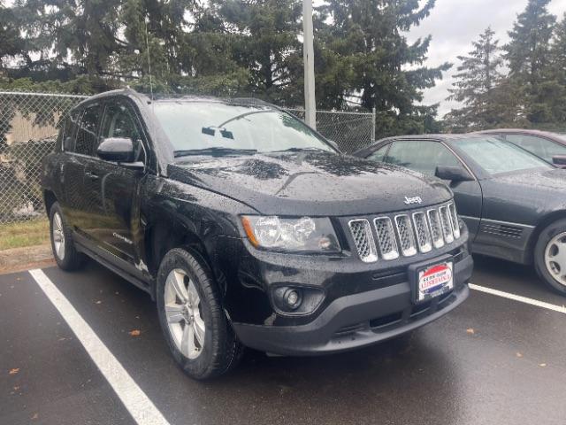 photo of 2017 Jeep Compass Latitude 4WD