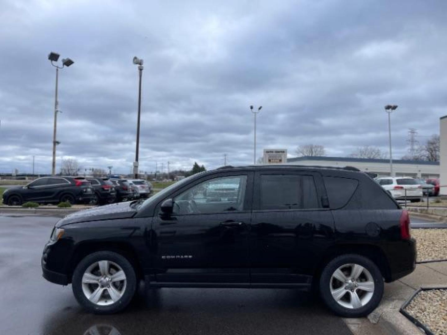 2017 Pitch Black Clear Coat Jeep Compass Latitude 4WD (1C4NJDEB9HD) with an 2.4L L4 DOHC 16V engine, 6-Speed Automatic transmission, located at 3301 W Hwy 13, Burnsville, MN, 55337, (952) 460-3200, 44.775333, -93.320808 - Photo#12