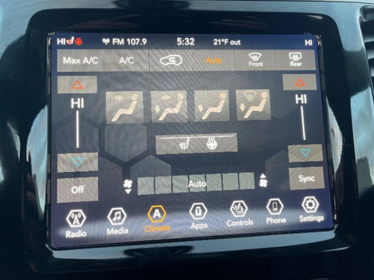 2019 Diamond Black Crystal Pearl Coat Jeep Cherokee Limited 4WD (1C4PJMDX7KD) with an 3.2L V6 DOHC 24V engine, 9-Speed Automatic transmission, located at 745 S Robert St, St. Paul, MN, 55107, (651) 222-2991, 44.923389, -93.081215- Photo#22