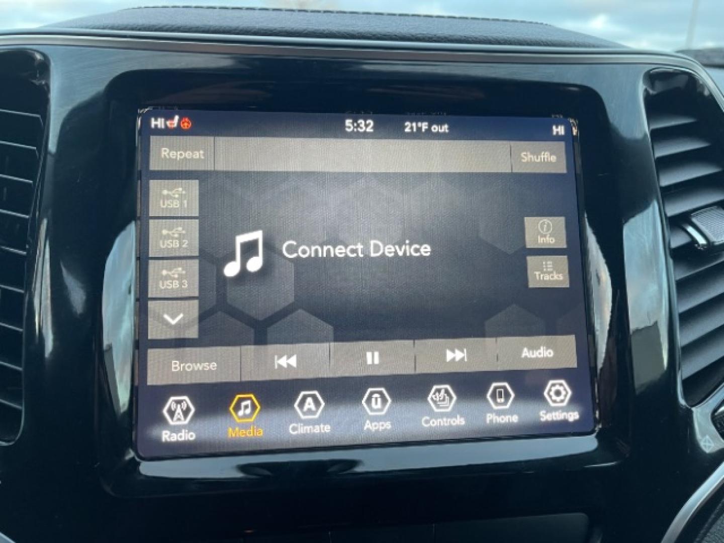 2019 Diamond Black Crystal Pearl Coat Jeep Cherokee Limited 4WD (1C4PJMDX7KD) with an 3.2L V6 DOHC 24V engine, 9-Speed Automatic transmission, located at 745 S Robert St, St. Paul, MN, 55107, (651) 222-2991, 44.923389, -93.081215- Photo#23