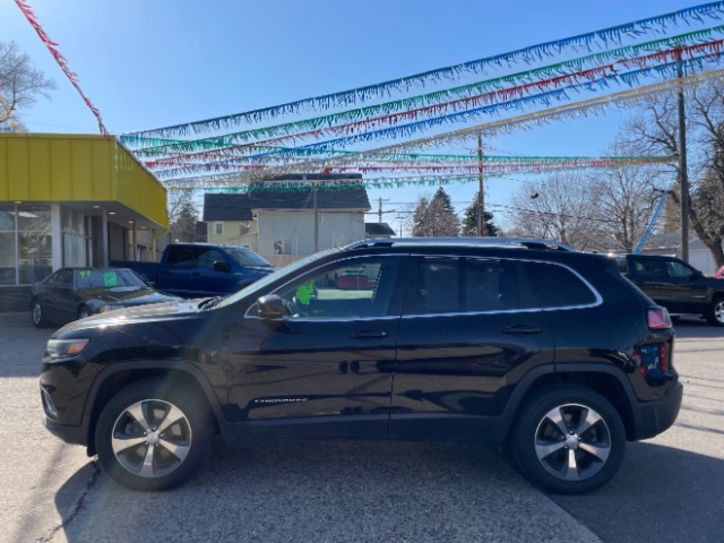 2019 Diamond Black Crystal Pearl Coat Jeep Cherokee Limited 4WD (1C4PJMDX7KD) with an 3.2L V6 DOHC 24V engine, 9-Speed Automatic transmission, located at 745 S Robert St, St. Paul, MN, 55107, (651) 222-2991, 44.923389, -93.081215- Photo#3