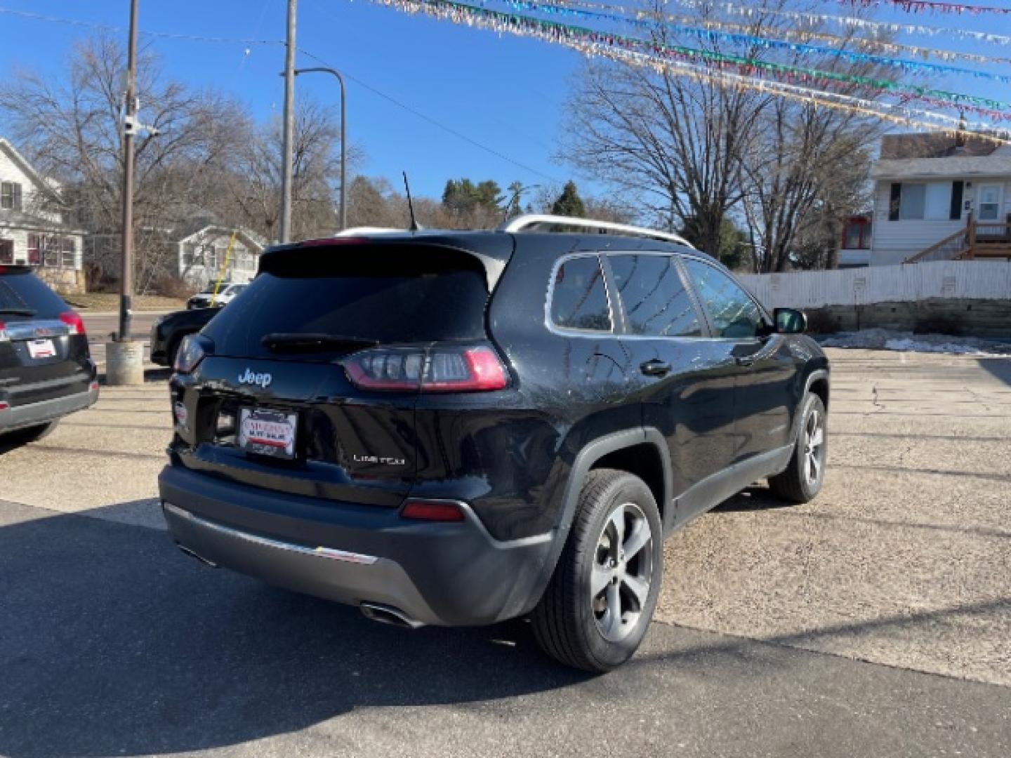 2019 Diamond Black Crystal Pearl Coat Jeep Cherokee Limited 4WD (1C4PJMDX7KD) with an 3.2L V6 DOHC 24V engine, 9-Speed Automatic transmission, located at 745 S Robert St, St. Paul, MN, 55107, (651) 222-2991, 44.923389, -93.081215- Photo#11