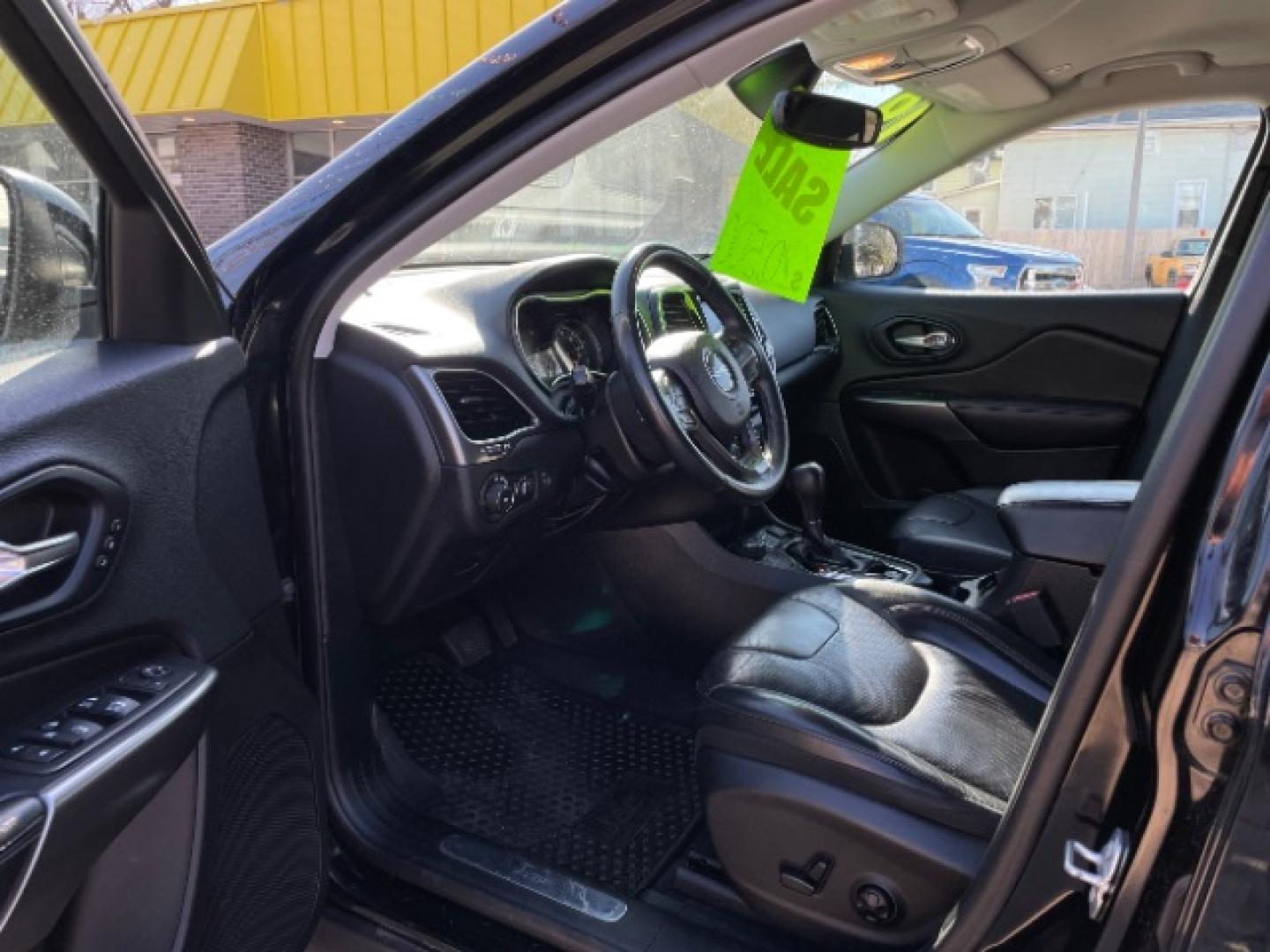 2019 Diamond Black Crystal Pearl Coat Jeep Cherokee Limited 4WD (1C4PJMDX7KD) with an 3.2L V6 DOHC 24V engine, 9-Speed Automatic transmission, located at 745 S Robert St, St. Paul, MN, 55107, (651) 222-2991, 44.923389, -93.081215- Photo#14