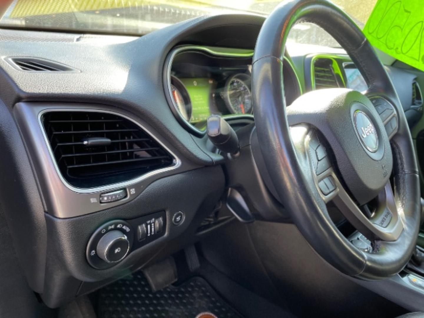 2019 Diamond Black Crystal Pearl Coat Jeep Cherokee Limited 4WD (1C4PJMDX7KD) with an 3.2L V6 DOHC 24V engine, 9-Speed Automatic transmission, located at 745 S Robert St, St. Paul, MN, 55107, (651) 222-2991, 44.923389, -93.081215- Photo#18