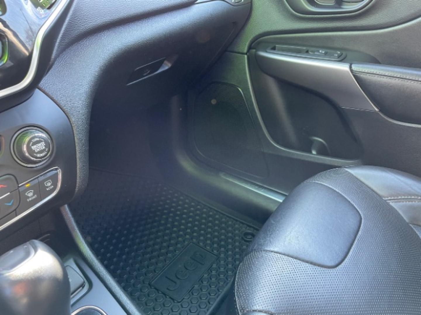 2019 Diamond Black Crystal Pearl Coat Jeep Cherokee Limited 4WD (1C4PJMDX7KD) with an 3.2L V6 DOHC 24V engine, 9-Speed Automatic transmission, located at 745 S Robert St, St. Paul, MN, 55107, (651) 222-2991, 44.923389, -93.081215- Photo#26