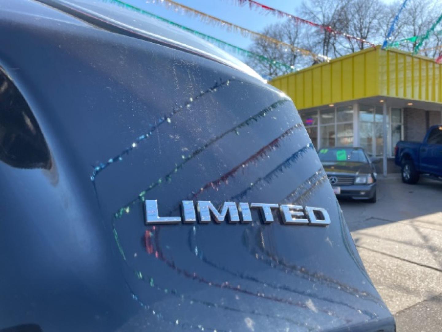 2019 Diamond Black Crystal Pearl Coat Jeep Cherokee Limited 4WD (1C4PJMDX7KD) with an 3.2L V6 DOHC 24V engine, 9-Speed Automatic transmission, located at 745 S Robert St, St. Paul, MN, 55107, (651) 222-2991, 44.923389, -93.081215- Photo#9