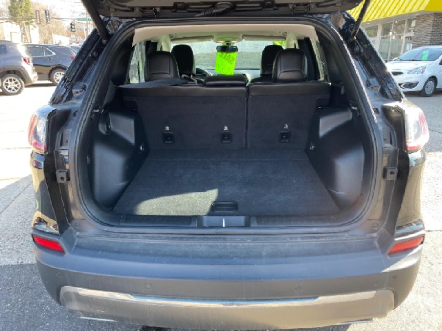2019 Diamond Black Crystal Pearl Coat Jeep Cherokee Limited 4WD (1C4PJMDX7KD) with an 3.2L V6 DOHC 24V engine, 9-Speed Automatic transmission, located at 745 S Robert St, St. Paul, MN, 55107, (651) 222-2991, 44.923389, -93.081215- Photo#8