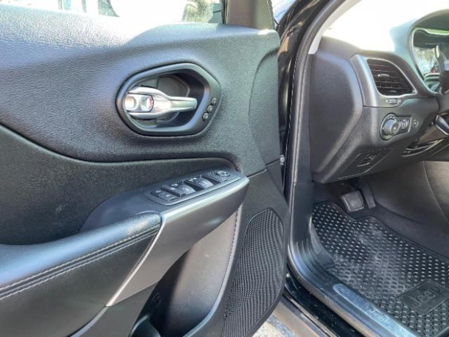 2019 Diamond Black Crystal Pearl Coat Jeep Cherokee Limited 4WD (1C4PJMDX7KD) with an 3.2L V6 DOHC 24V engine, 9-Speed Automatic transmission, located at 745 S Robert St, St. Paul, MN, 55107, (651) 222-2991, 44.923389, -93.081215 - Photo#13