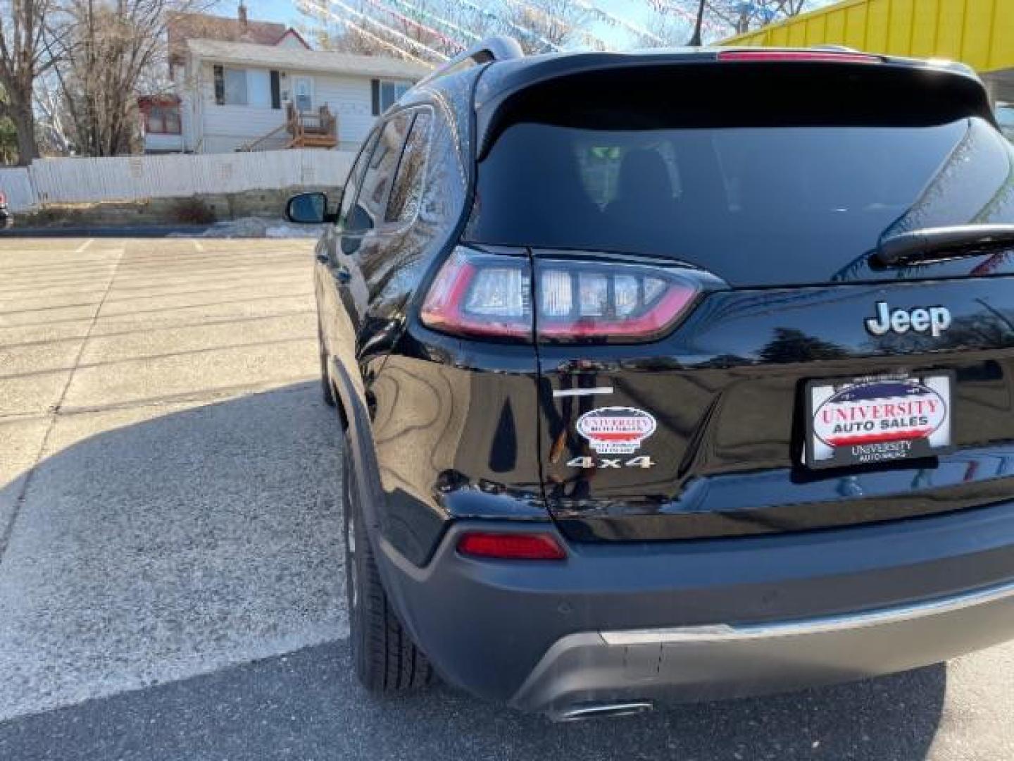 2019 Diamond Black Crystal Pearl Coat Jeep Cherokee Limited 4WD (1C4PJMDX7KD) with an 3.2L V6 DOHC 24V engine, 9-Speed Automatic transmission, located at 745 S Robert St, St. Paul, MN, 55107, (651) 222-2991, 44.923389, -93.081215 - Photo#3