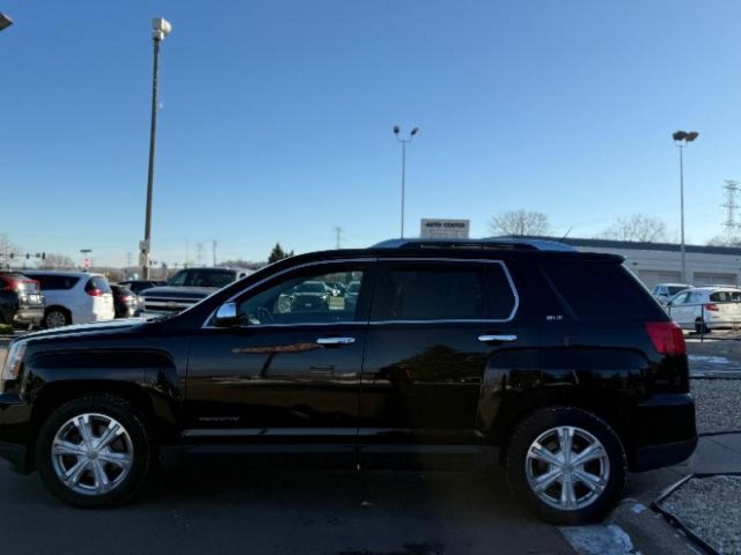 2016 Ebony Twilight Metallic GMC Terrain SLT AWD (2GKFLUE38G6) with an 3.6L V6 DOHC 24V engine, 6-Speed Automatic transmission, located at 3301 W Hwy 13, Burnsville, MN, 55337, (952) 460-3200, 44.775333, -93.320808 - Photo#4