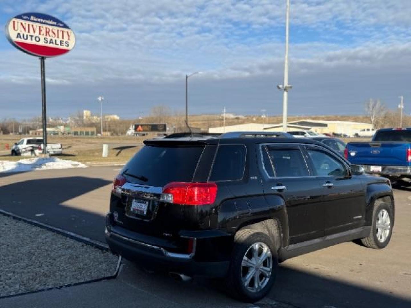 2016 Ebony Twilight Metallic GMC Terrain SLT AWD (2GKFLUE38G6) with an 3.6L V6 DOHC 24V engine, 6-Speed Automatic transmission, located at 3301 W Hwy 13, Burnsville, MN, 55337, (952) 460-3200, 44.775333, -93.320808 - Photo#5