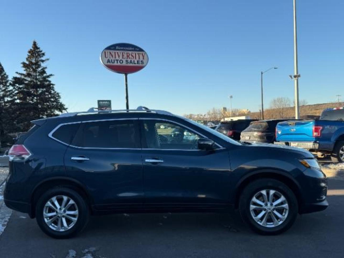 2015 Arctic Blue Metallic Nissan Rogue SV AWD (5N1AT2MV1FC) with an 2.5L L4 DOHC 16V engine, Continuously Variable Transmission transmission, located at 3301 W Hwy 13, Burnsville, MN, 55337, (952) 460-3200, 44.775333, -93.320808 - Photo#9