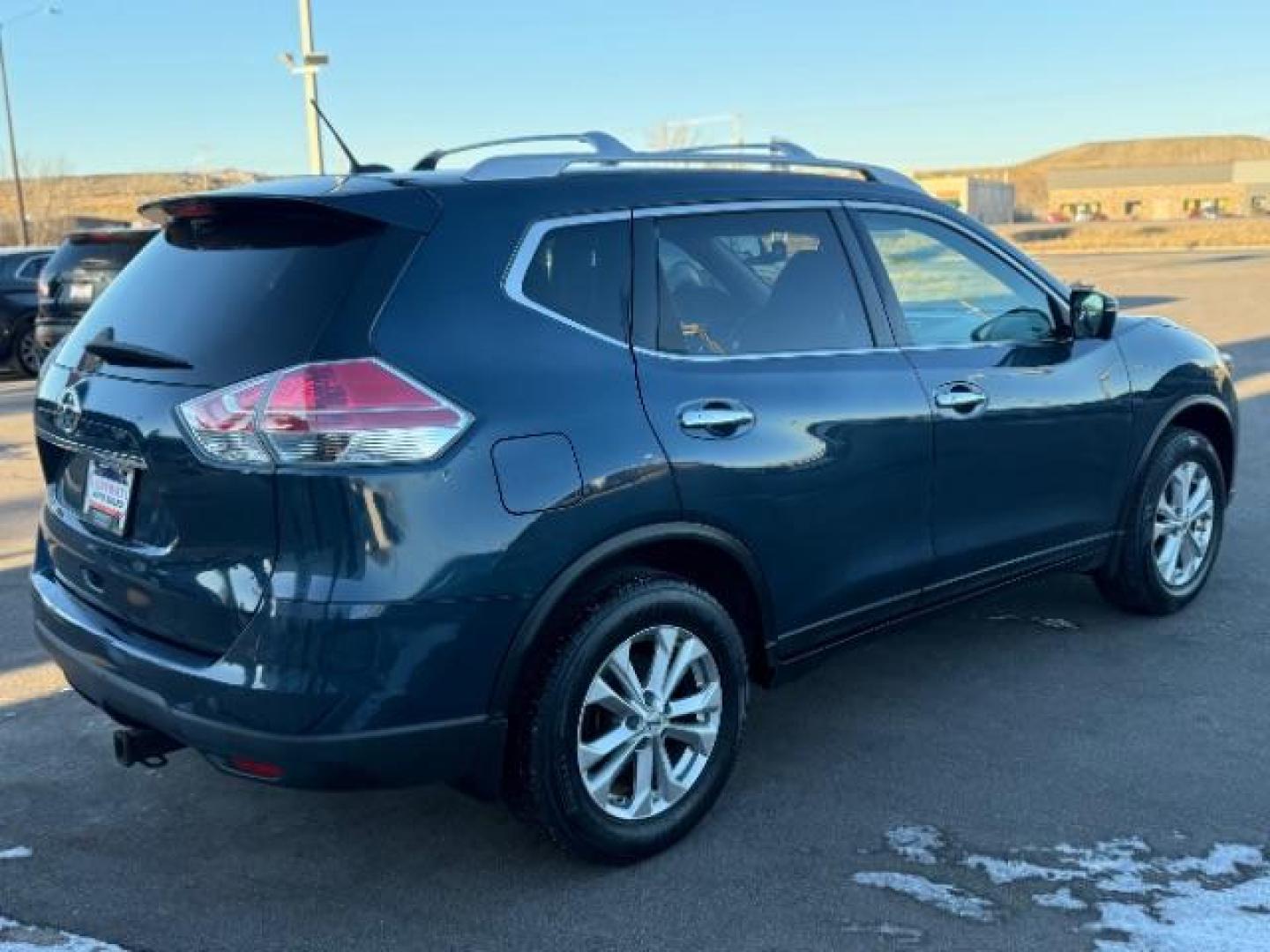 2015 Arctic Blue Metallic Nissan Rogue SV AWD (5N1AT2MV1FC) with an 2.5L L4 DOHC 16V engine, Continuously Variable Transmission transmission, located at 3301 W Hwy 13, Burnsville, MN, 55337, (952) 460-3200, 44.775333, -93.320808 - Photo#4